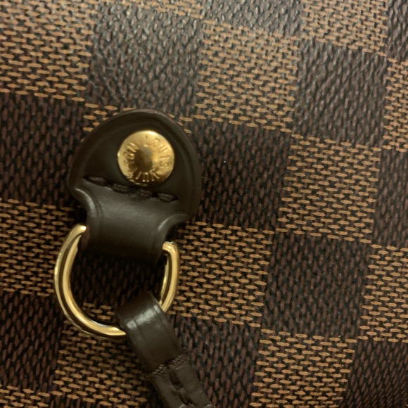 Louis Vuitton Neverfull Bag and Wristlet - Picture 7 of 14